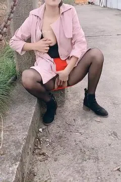 91 chienne petite dentelle ~ ouvrir les jambes dans la rue ~