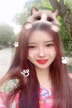 可爱动物系妹子自拍