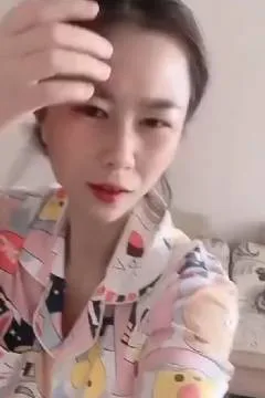 女儿你别烦妈妈，妈妈正要找你的新爸爸