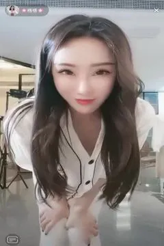 长发正妹 气质翩翩