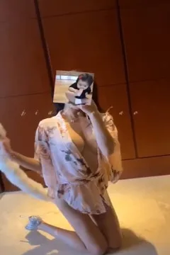 Twitter diva Jiaduobao sexy selfie