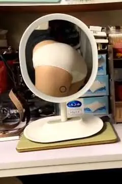 Looking in the mirror seems more flirtatious, huh?