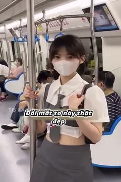 在地铁站遇见一个特别漂亮的小姐姐