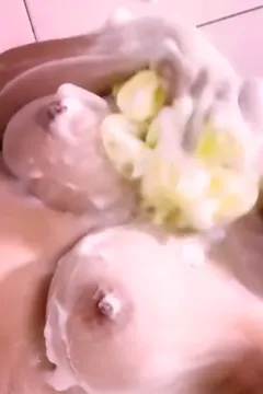 汉堡妈妈 喜欢看妈妈洗澡吗？ .