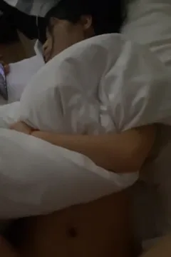 Quá tập trung vào điện thoại và tếu kỷ discipline.