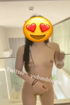 Yu Bao aime le strip-tease sexy