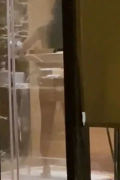 Spy on V10burto taking a bath