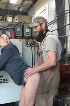 少女约炮工厂男人