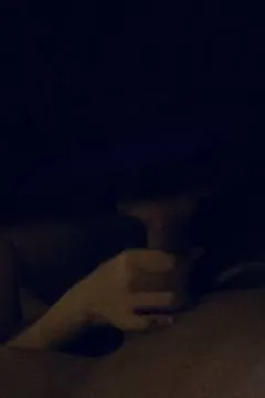 My girlfriend secretly sucked my dick again after turning off the lights.