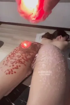 Hottie hạng sang vẫn là Yiyi, chúc mừng Tết Trung Thu, ngắm trăng trên trời, cảm nhận gió trên mặt đất, sống một cuộc sống đơn giản và thú vị.