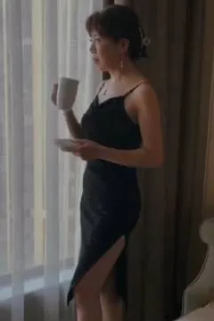 Dì giàu có muốn tìm một chú cún nhỏ để nuông chiều.