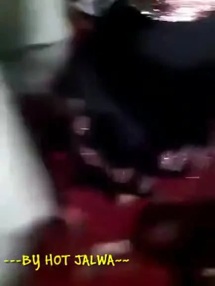 [Southeast Asia] Wedding blessings? The busty woman dances in a transparent veil, even lifting her top to reveal herself: pleasing the male guests.