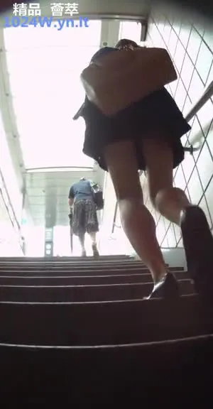 South Korean subway tail-end voyeurism filming 09