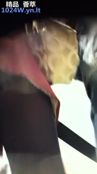 南韩地铁尾随抄底偷拍美腿短裙～55