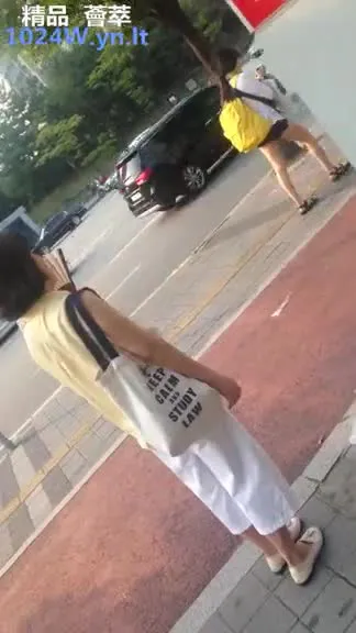 South Korea subway tailing upskirt peeping at beautiful legs in short skirts ~ 68