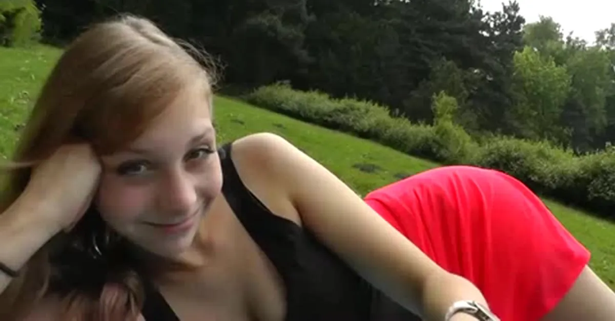 Having a lunch date with my foreign little girlfriend! Unexpectedly, she sat on the lawn and demanded... The internal shot was too exciting.