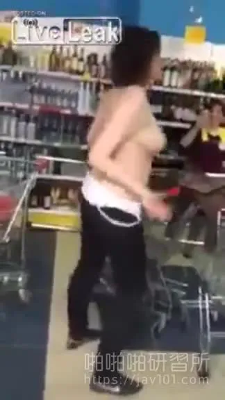 The Russian busty girl got drunk and went crazy, she stripped naked in the supermarket and showed off her breasts!