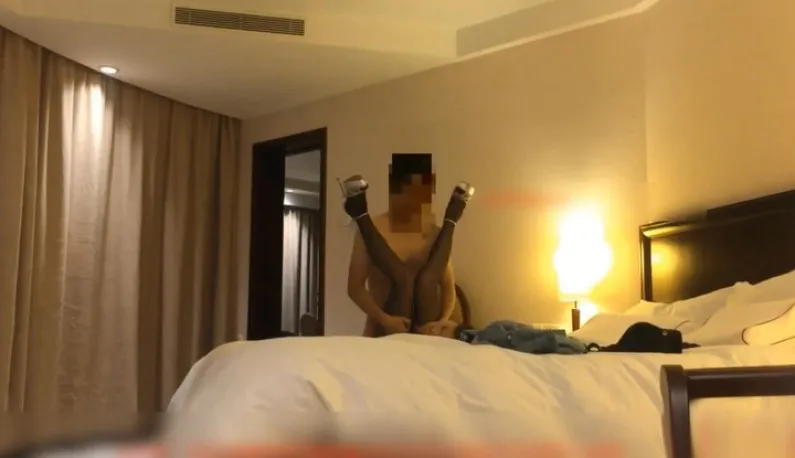 Herr Kang kämpft um die sexy Göttin der Jiangsu Business School ~ Mit dem IPHONE8 tausche ich gegen deine lüsterne kleine Muschi ~ enge Löcher brauchen Disziplinierung!!