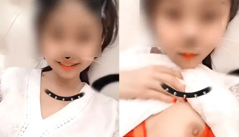 Bonbons à la fraise ~ Je veux montrer mon visage mais je suis timide ~ Alors je laisse mes aînés devant ma poitrine s'excuser !!
