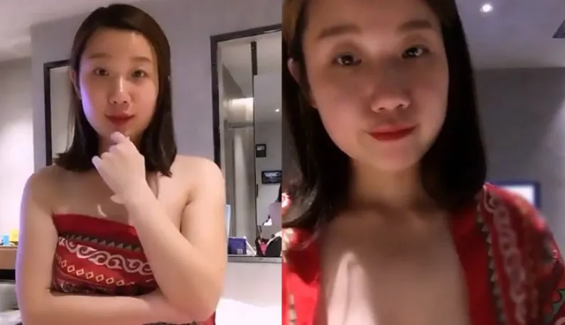College Hottie Part-Times As a Camgirl ~ Paid Her Classmate to Go on Live with Her!!