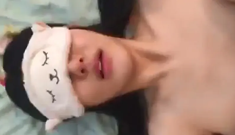 Sneak-Shotting Blindfolded Girlfriend ~ "Ooof It's Hitting My Uterus!! I'm Climaxing!! Climaxing!!"
