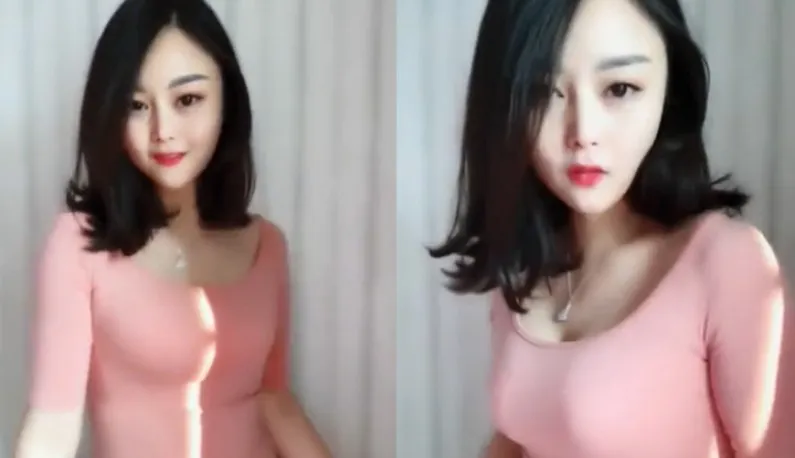 Busty Babe Taking Selfies ~ Twisting the Waist and Twerking the Butt Wanna Get Her onto the Bed