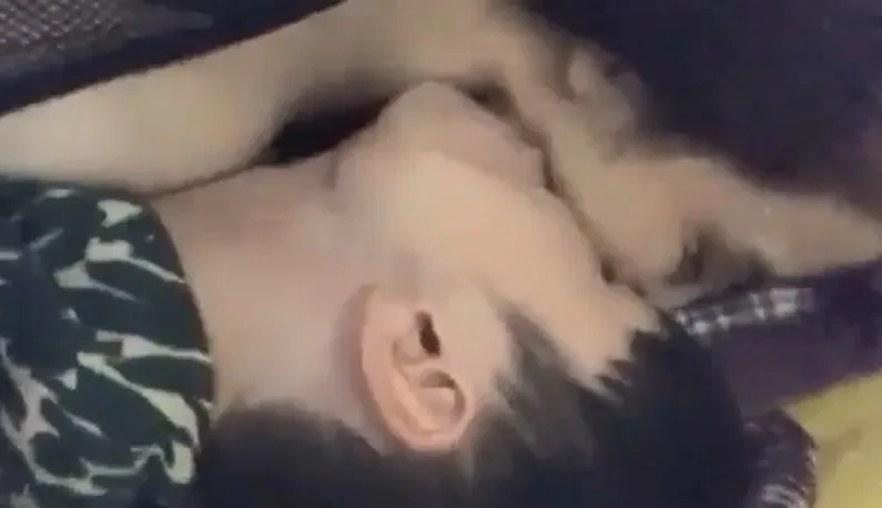 [Südostasien] Leidenschaftliche Selfies einer alleinerziehenden vietnamesischen Mutter und einer Flugbegleiterin sind aufgetaucht!!