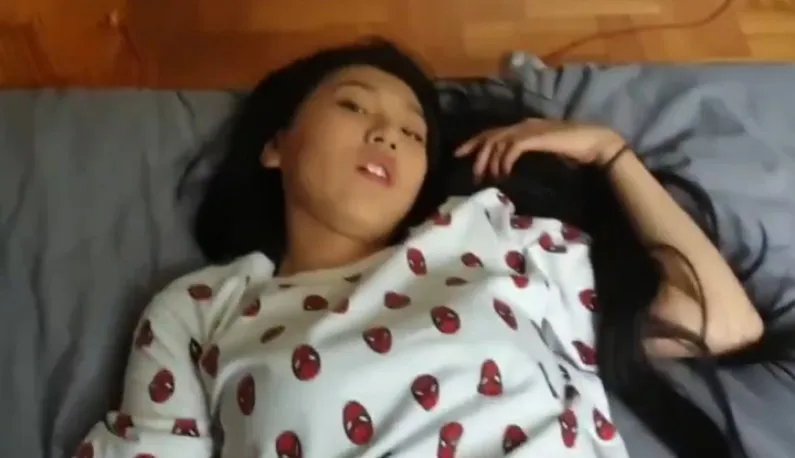 Điền vào khuôn mặt của cô bé nhỏ ~ Đam mê của chị em Á-Âu và anh em ngoại quốc~