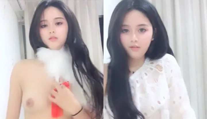 Cô gái có ngoại hình giống người nổi tiếng cởi quần áo để chụp ảnh tự sướng. Các bạn trai đừng quên gửi quà nhé!