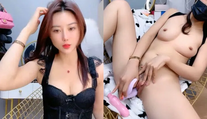 The leg model internet celebrity goddess is super sexy! Massager stimulating the naughty hole vibrating and stuffing it with pleasure.