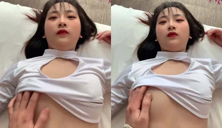 A sophomore internet celebrity student earns extra money by arranging photo shoots, but was taken advantage of by the photographer.