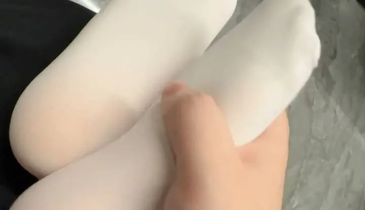 J'ai tellement hâte de me faire discipliner par les magnifiques pieds de mon bébé