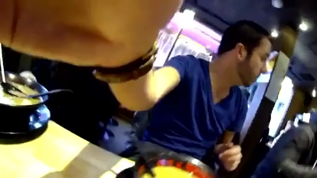 «David, le bœuf du Lan Kwai Fong, courtise les filles»