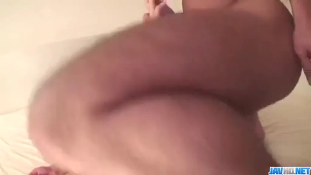 How can Aika Hosno get her shaved moms to have good sex?