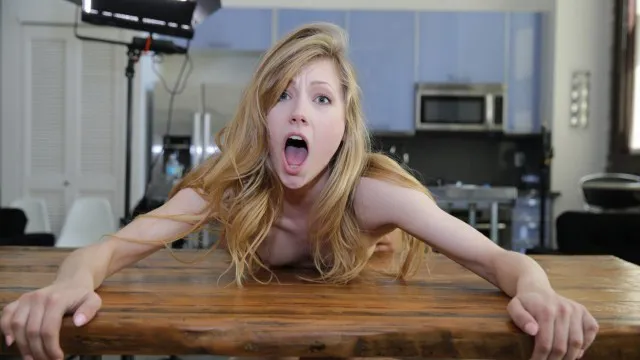 PREMIÈRE SCÈNE D'IVY WOLFE ! L'adorable blonde Ivy Wolfe est une accro au sexe