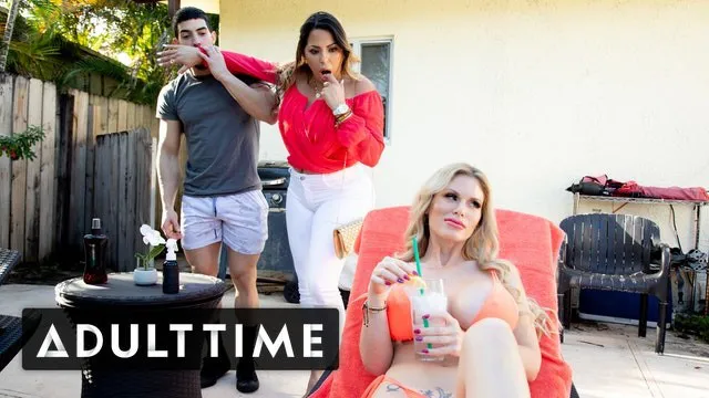 ADULT TIME - Railler mon professeur blonde aux gros seins avec ma belle-mère sexy