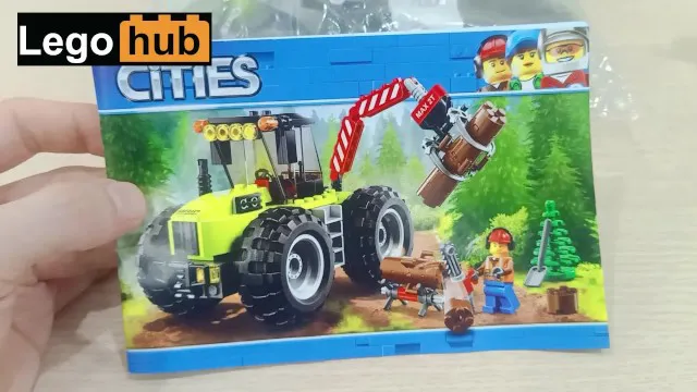 Vlog 56 : Ce bûcheron exhibe son énorme tracteur