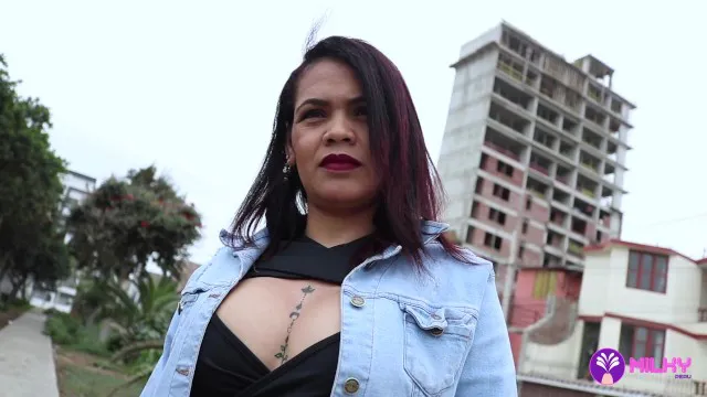 Tienes unas tetas grandes y un culo muy delicioso!Follando una latina en mi estudio