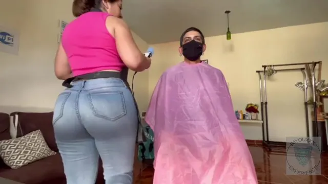 Délicieuse tarte à la crème pour coiffeur à gros cul !