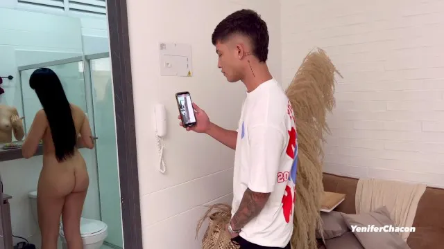 จับได้ว่าเหยียบสามีของฉันกำลังสอดแนมฉัน