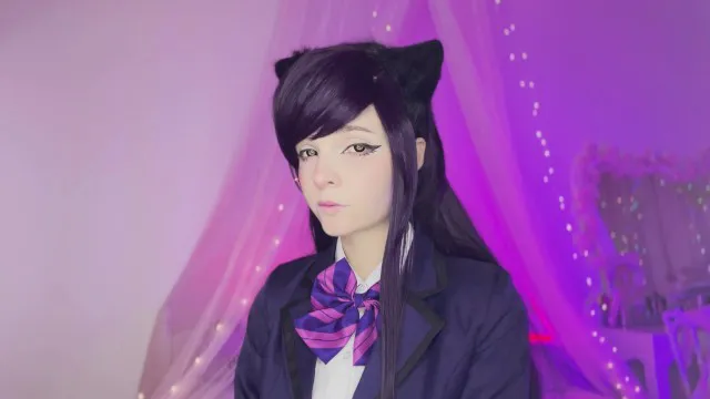 Komi san masturbates through pantyhose for you