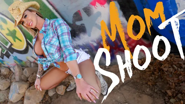 Photographer Doesn’t Want His GF To Find Out He’s Been Hanging Out With A Super Hot MYLF All Day