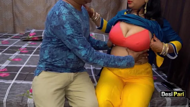 Desi Pari Tante wird für Geld mit klarem Hindi-Ton gefickt