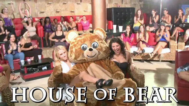 DANCING BEAR - Chào mừng bạn đến với thế giới nổi tiếng của House Of Bear (Quần áo không bắt buộc)