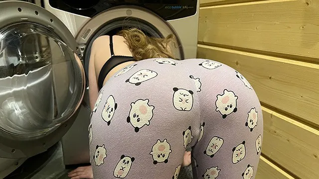 Sexy Babe steckt in der Waschmaschine fest und wird gefickt - Anny Walker