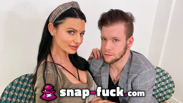 Fuckboy thuyết phục MILF đến từ Pháp để địt: ANIA KINSKI - SNAP-FUCK