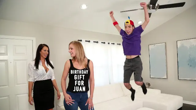 BANGBROS - Juan El Caballo Loco tự thưởng cho mình một MILF nóng bỏng (Reagan Foxx) nhân dịp sinh nhật