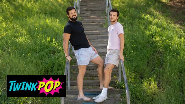 TWINKPOP - 胡子帅哥Brysen吸吮Griffin的硬鸡巴，并享受每一秒