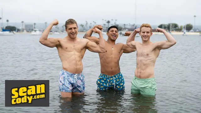 SEAN CODY - Ian excité gémit fort alors que Dylan enfonce son énorme bite dans son trou du cul mouillé