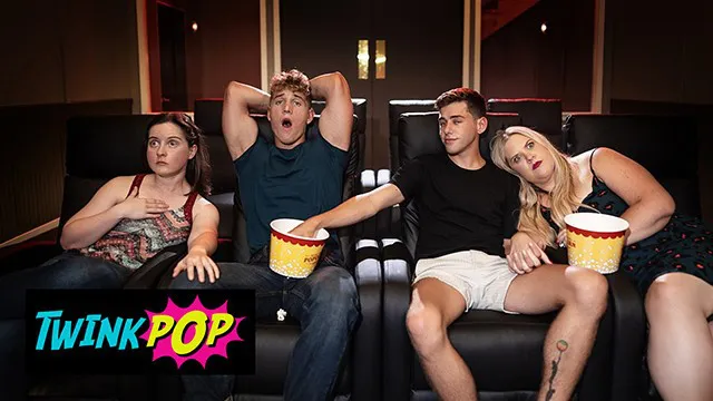 Twink Pop - พวกชายตรง Joey Mills & Felix Fox จับมือกันลูบหน้าอกกันอย่างลับ ๆ ที่โรงภาพยนตร์